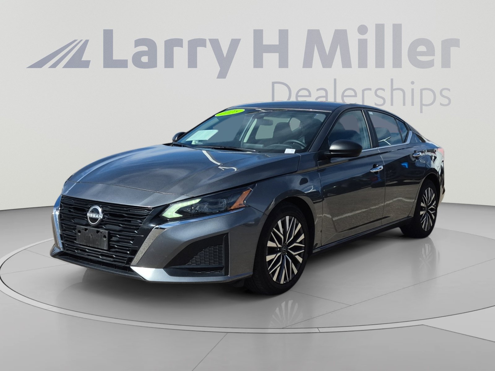Used 2025 Nissan Altima 2.5 SV FWD image 1