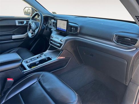 Used 2021 Ford Explorer XLT w/ Equipment Group 202A image 10