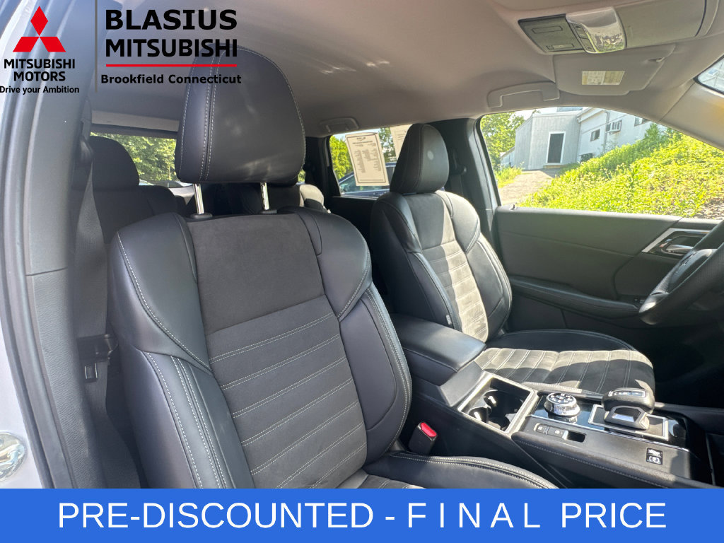 Used 2024 Mitsubishi Outlander 4WD Plug-In Hybrid image 31