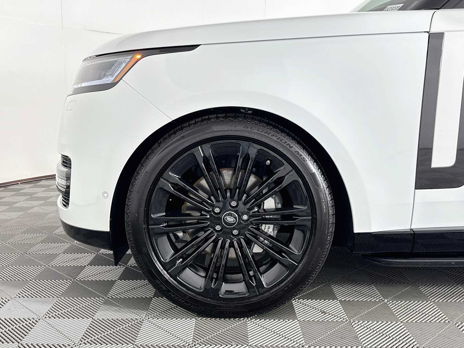 Used 2025 Land Rover Range Rover SE AWD/4WD image 28