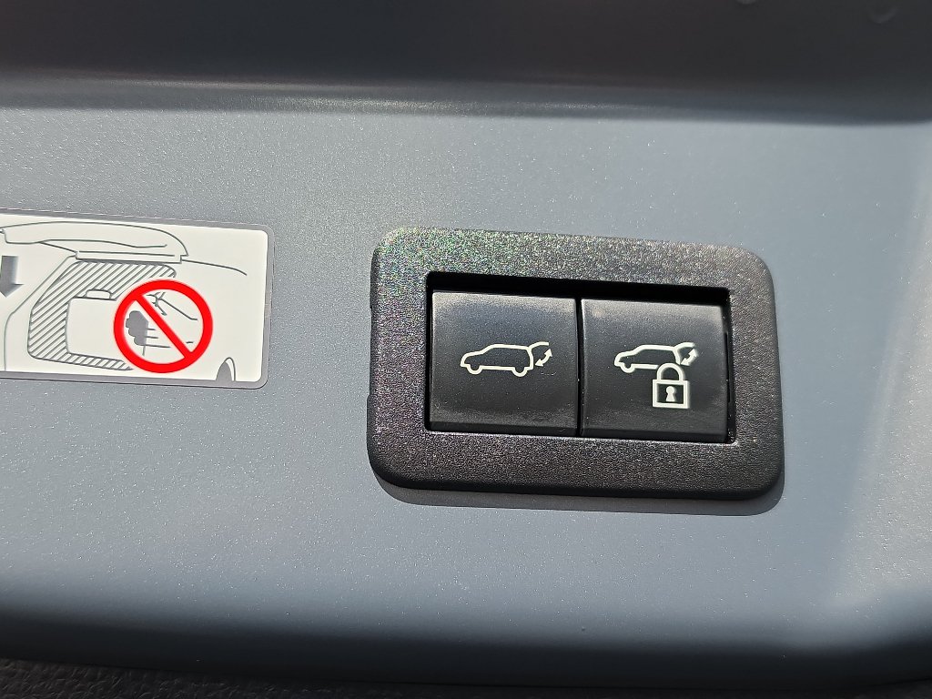 Used 2024 Toyota Prius Prime Premium FWD image 11