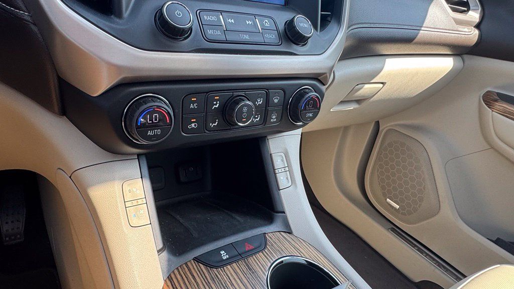Used 2019 GMC Acadia Denali w/ Technology Package FWD image 26