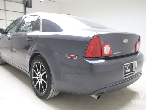 Used 2010 Chevrolet Malibu LT FWD image 2