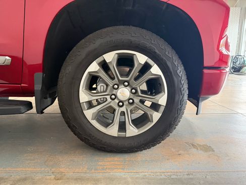 Used 2024 Chevrolet Silverado 1500 High Country w/ Technology Package AWD/4WD image 11