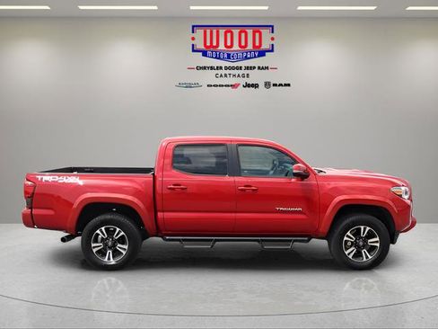 Used 2019 Toyota Tacoma TRD Sport AWD/4WD image 2
