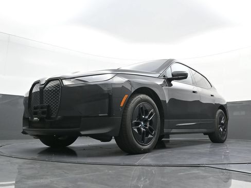 Used 2024 BMW iX xDrive50 w/ Premium Package AWD/4WD image 23