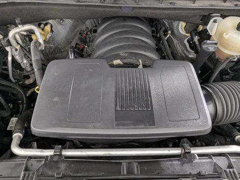 Used 2022 Chevrolet Suburban LT RWD image 12