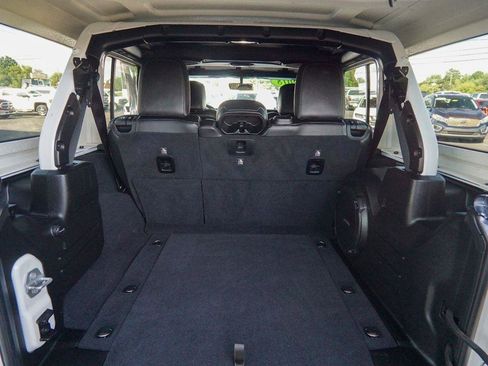Used 2018 Jeep Wrangler Unlimited Rubicon w/ Dual Top Group AWD/4WD image 12
