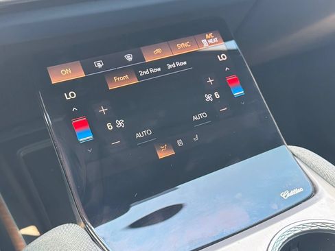 Used 2026 Cadillac Vistiq Premium Luxury AWD/4WD image 9