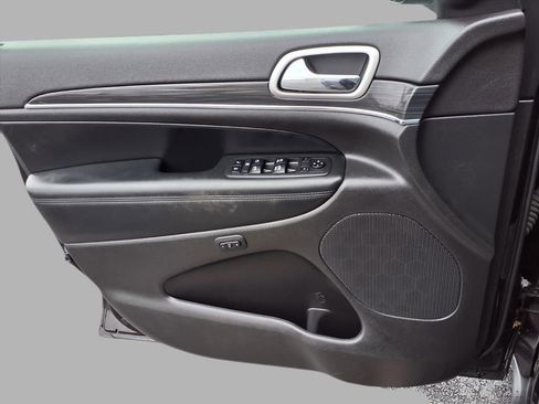 Used 2020 Jeep Grand Cherokee Limited image 17