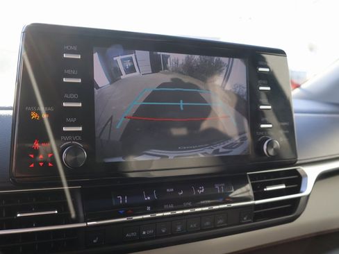 Used 2024 Toyota Sienna XLE image 23