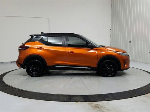 Used 2024 Nissan Kicks SR image 8