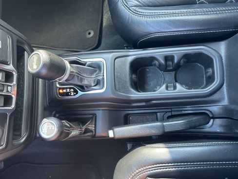 Used 2022 Jeep Wrangler Unlimited Sahara image 59