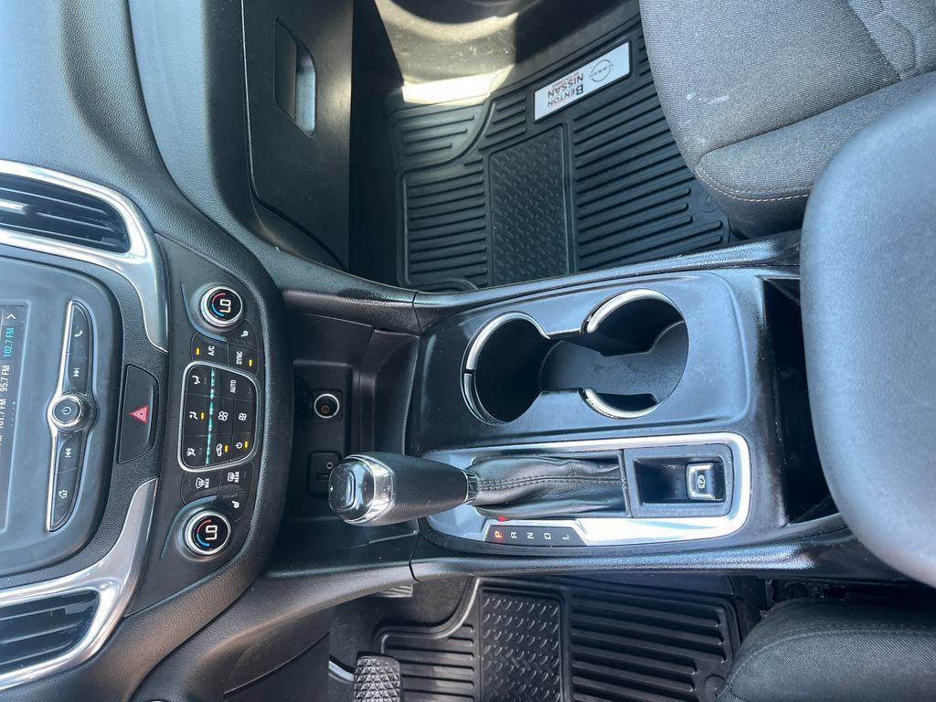 Used 2018 Chevrolet Equinox LT FWD image 23