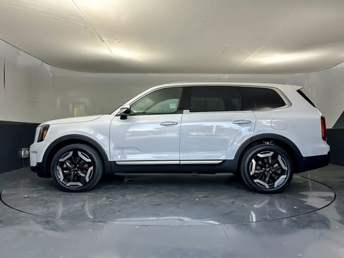 Used 2024 Kia Telluride S w/ S Sunroof Package FWD image 6