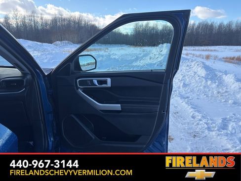 Used 2022 Ford Explorer XLT image 34