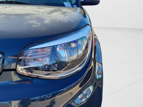 Used 2019 Kia Soul + image 9