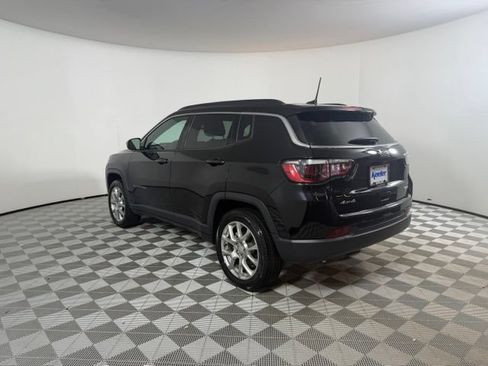 Used 2024 Jeep Compass Latitude AWD/4WD image 5