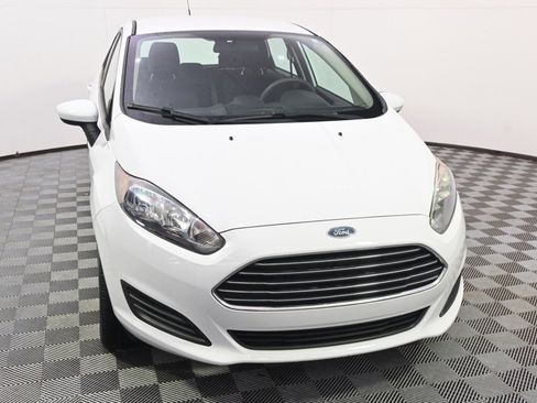 Used 2017 Ford Fiesta SE image 9
