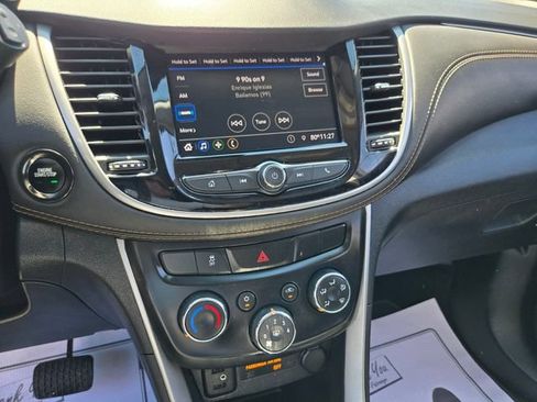 Used 2022 Chevrolet Trax LT w/ LT Convenience Package AWD/4WD image 23
