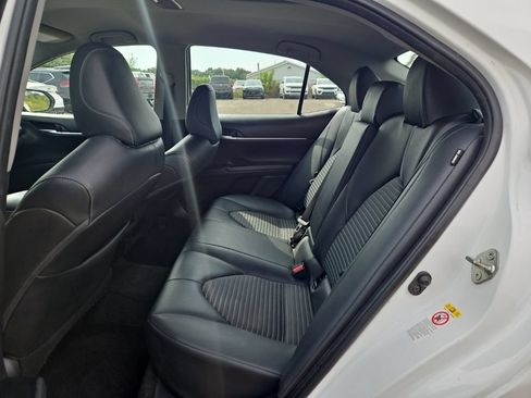 Used 2018 Toyota Camry LE FWD image 9