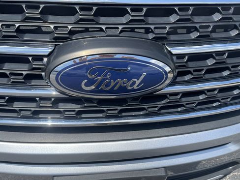 Used 2022 Ford Explorer XLT w/ Equipment Group 202A AWD/4WD image 31