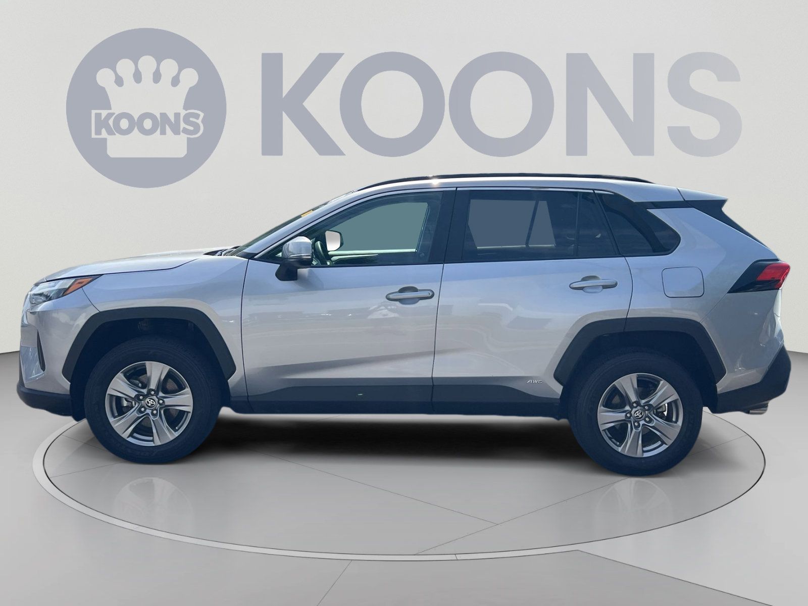 Used 2025 Toyota RAV4 XLE AWD/4WD image 2