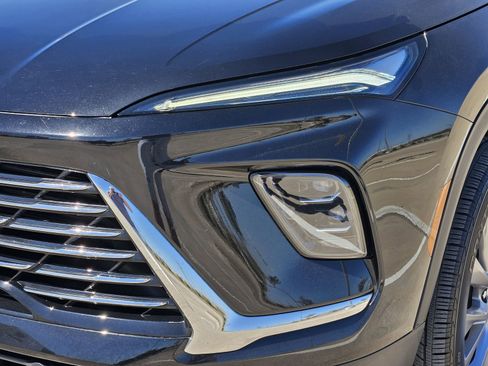 Used 2025 Buick Enclave Preferred FWD image 11