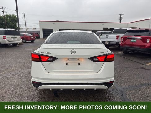 Used 2024 Nissan Altima 2.5 SV FWD image 3