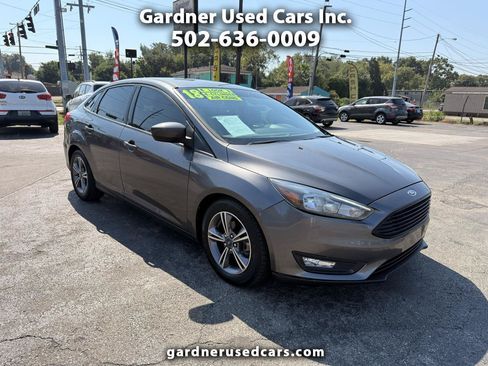 Used 2018 Ford Focus SE w/ SE Appearance Package FWD image 1