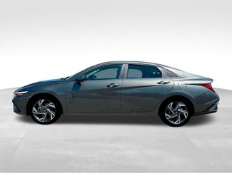 Used 2025 Hyundai Elantra Limited FWD video 3