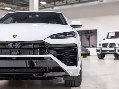Used 2025 Lamborghini Urus SE image 20