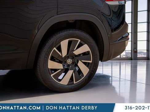 Used 2024 Volkswagen Atlas Cross Sport SE AWD/4WD image 45