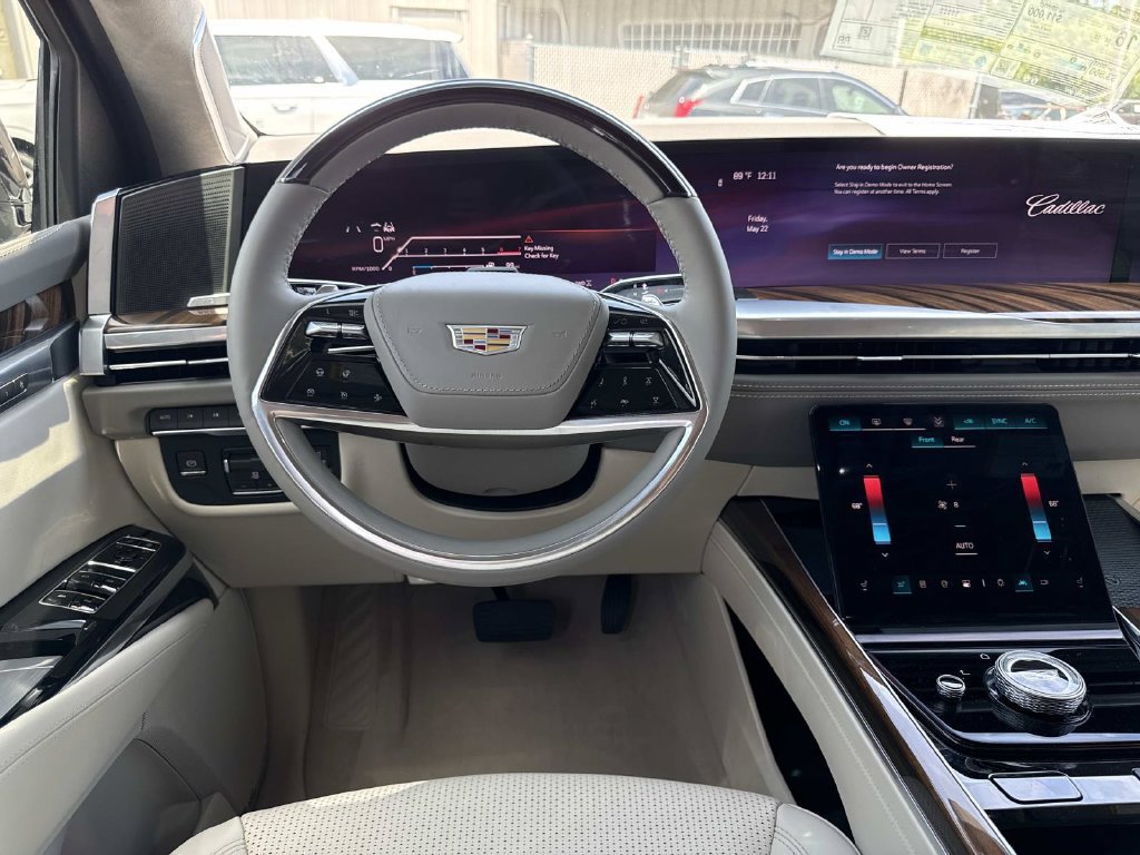 New 2026 Cadillac Escalade Platinum Sport w/ LPO, Floor Liner Package AWD/4WD image 17