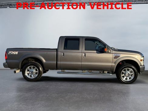 Used 2010 Ford F250 Lariat image 2