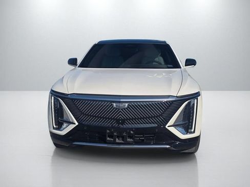 Used 2024 Cadillac Lyriq Luxury AWD/4WD image 3
