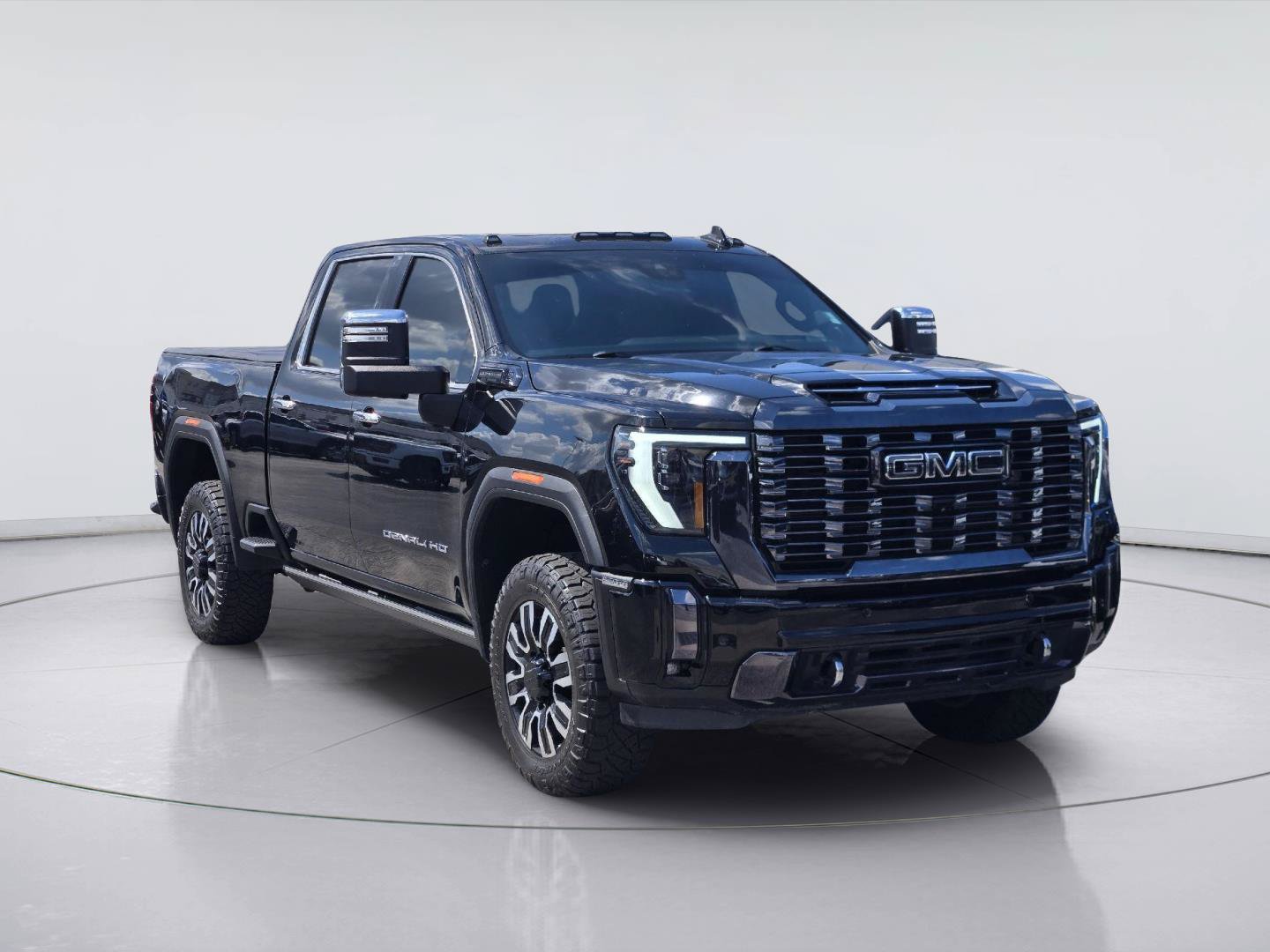 Used 2024 GMC Sierra 2500 Denali Ultimate w/ Max Trailering Package AWD/4WD image 3