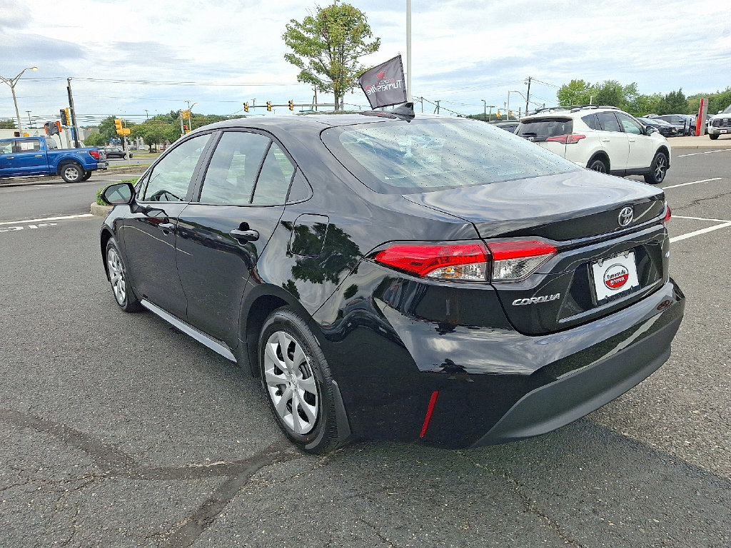 Used 2026 Toyota Corolla LE FWD image 4