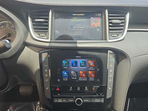 Used 2023 INFINITI QX50 Luxe FWD image 18