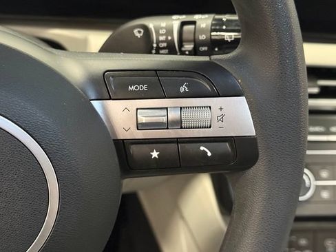 Used 2025 Hyundai Tucson SE FWD image 17