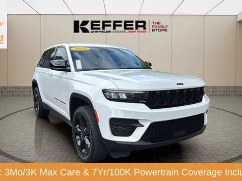 Certified 2023 Jeep Grand Cherokee Altitude AWD/4WD image 11