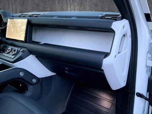 Used 2025 Land Rover Defender 110 S image 25