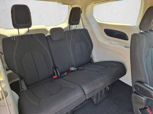 Used 2022 Chrysler Voyager LX FWD image 25