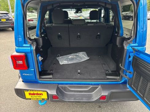 Used 2024 Jeep Wrangler Unlimited Sahara AWD/4WD image 12