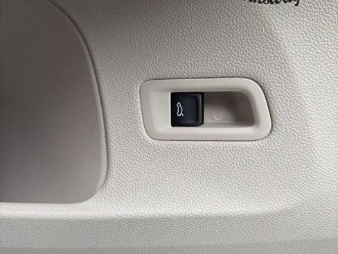 New 2026 Volkswagen Atlas SE image 18