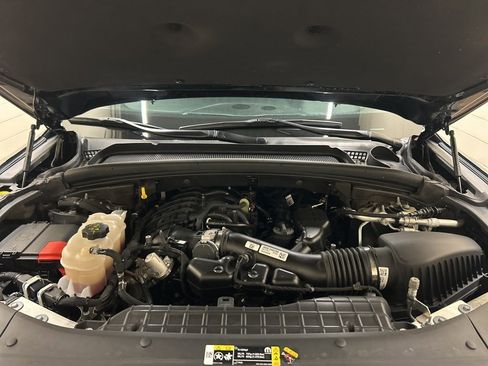 Used 2024 Jeep Grand Cherokee Limited w/ Black Appearance Package image 12