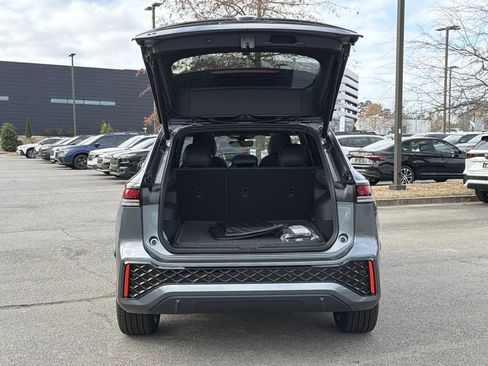 New 2026 Volkswagen Tiguan SE R-Line FWD image 15