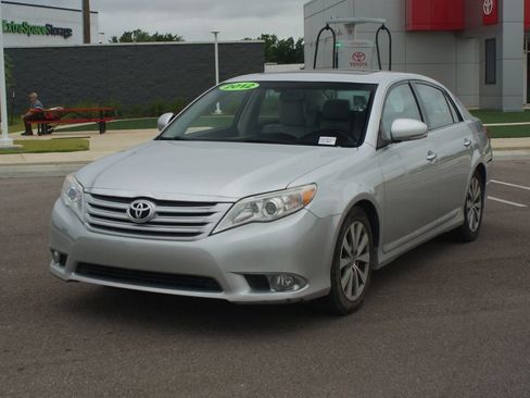 Used 2012 Toyota Avalon Limited FWD image 18