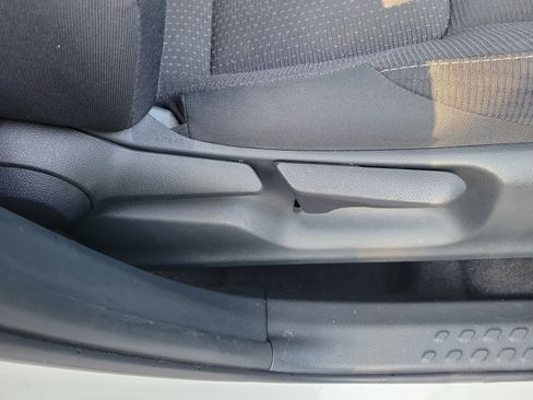 Used 2018 Toyota C-HR XLE FWD image 9