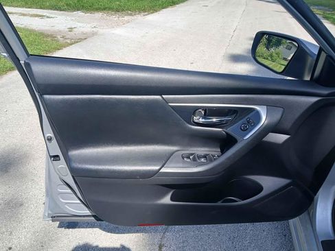 Used 2013 Nissan Altima 2.5 S FWD image 9